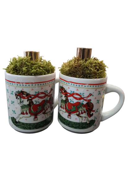 Kerst mok met mos en kaarsenhouder