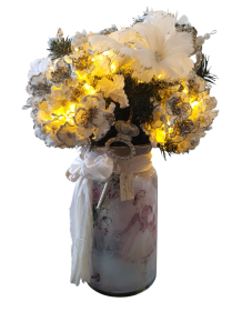 Kerst pot opgemaakt met kunstbloemen 