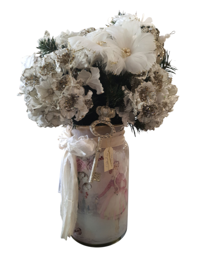 Kerst pot opgemaakt met kunstbloemen 