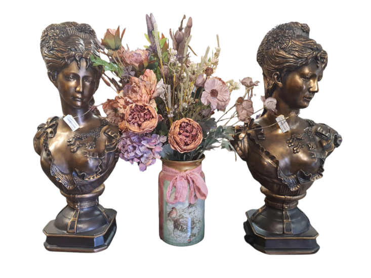 Borstbeeld op Sokkel