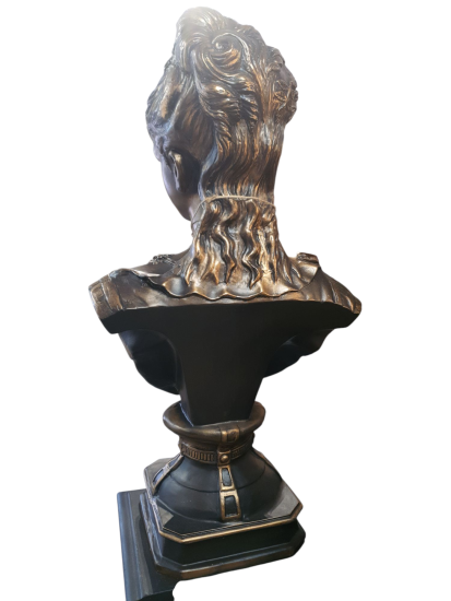 Borstbeeld op Sokkel