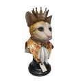 Kat op voetstuk met kroon